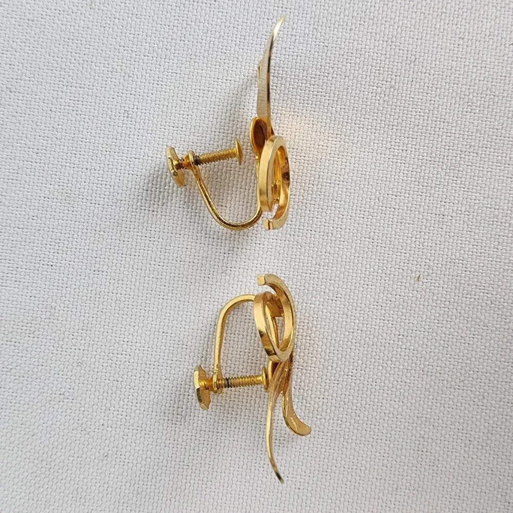 Vintage Bond Boyd Golf Fill Leaf Screw Back Earrings - Picture 3 of 6